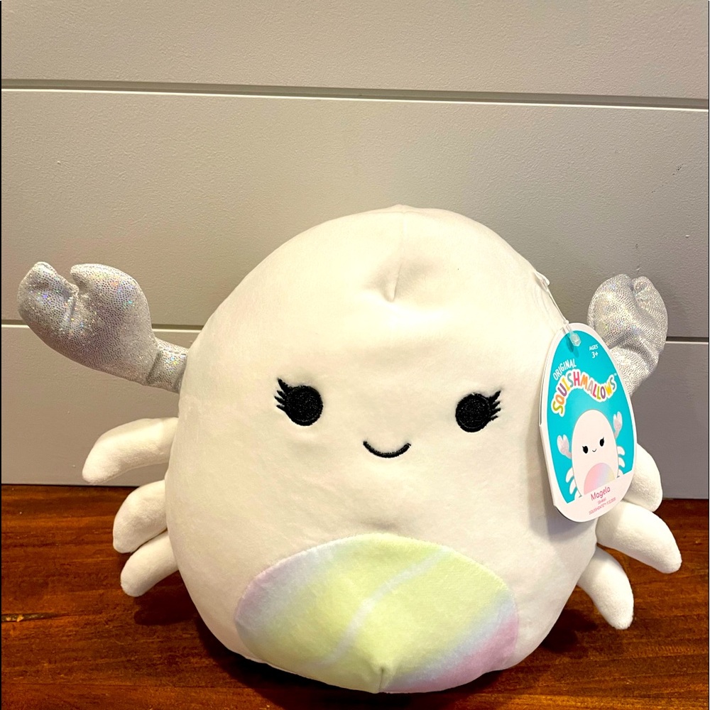 Magela the white crab Squishmallow NWT.